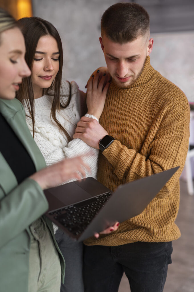 female-wedding-planner-working-with-couple (1)