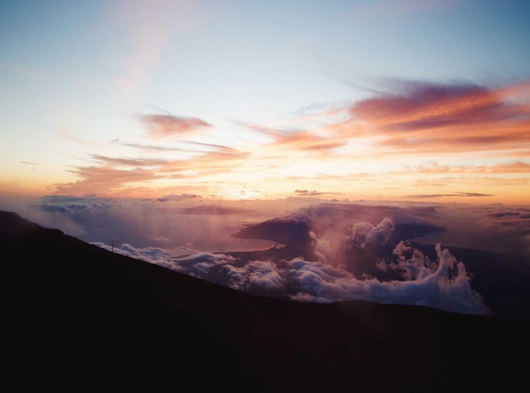 Niche Focus: Understanding Portugal's Top Sports and Business Papers